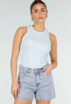 Lichtblauwe Rib Tanktop met Roze Tekst en Aansluitende Pasvorm
