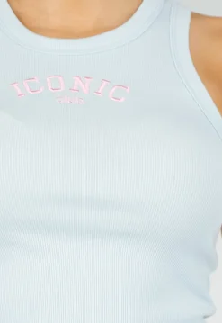 Lichtblauwe Rib Tanktop met Roze Tekst en Aansluitende Pasvorm