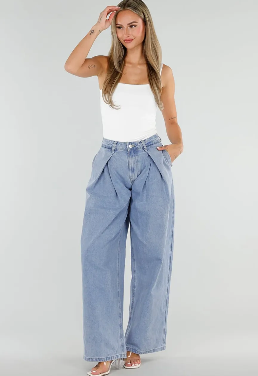 Lichtblauwe Wide Leg Jeans met Plooidetail en Hoge Taille