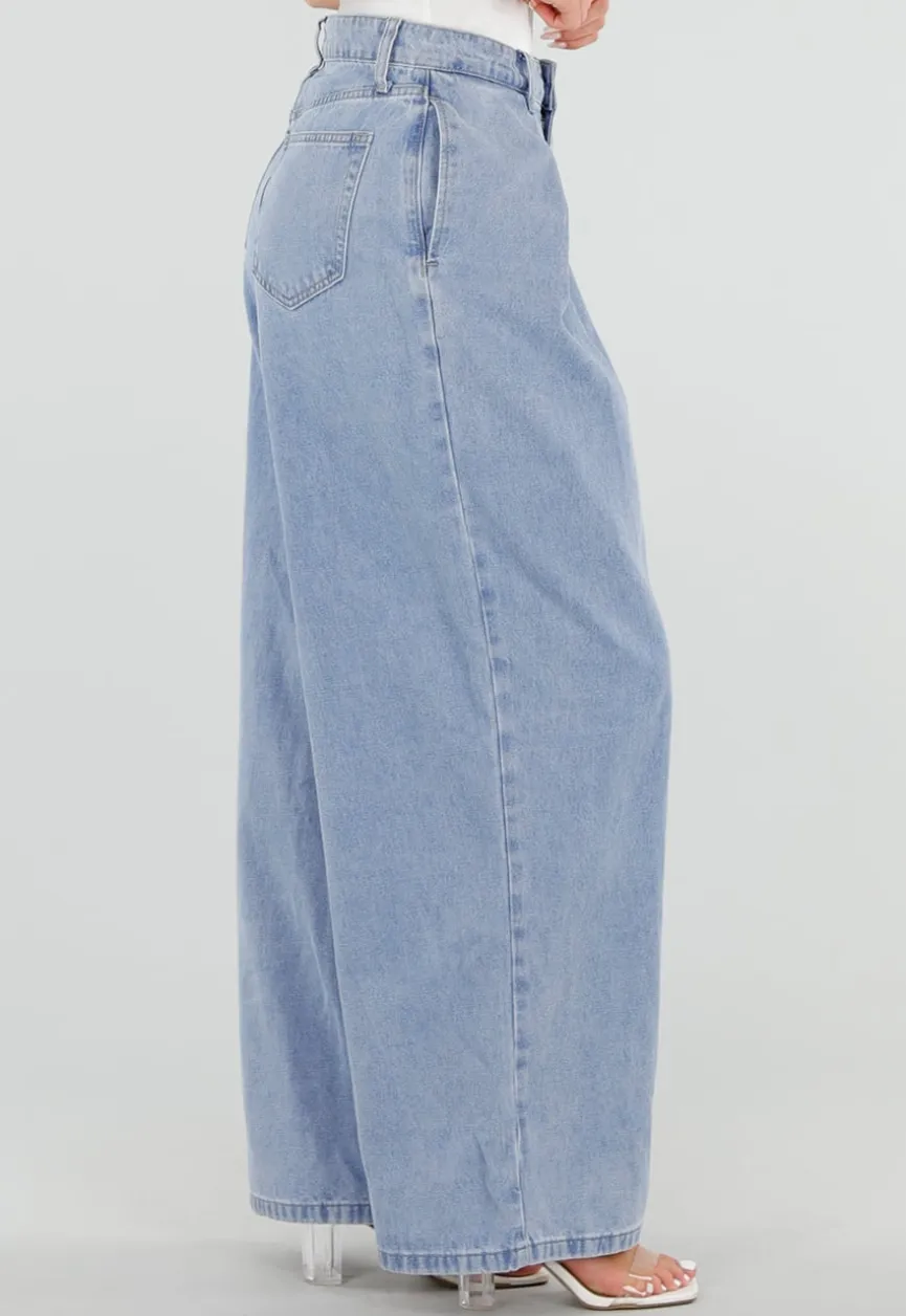 Lichtblauwe Wide Leg Jeans met Plooidetail en Hoge Taille