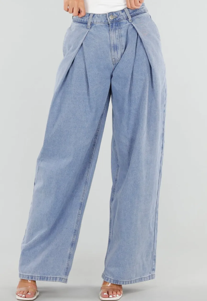Lichtblauwe Wide Leg Jeans met Plooidetail en Hoge Taille