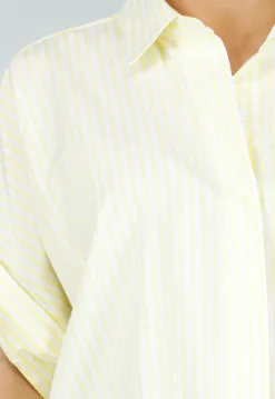 Lichtgele Gestreepte Oversized Blouse met Kraag en Korte Mouwen