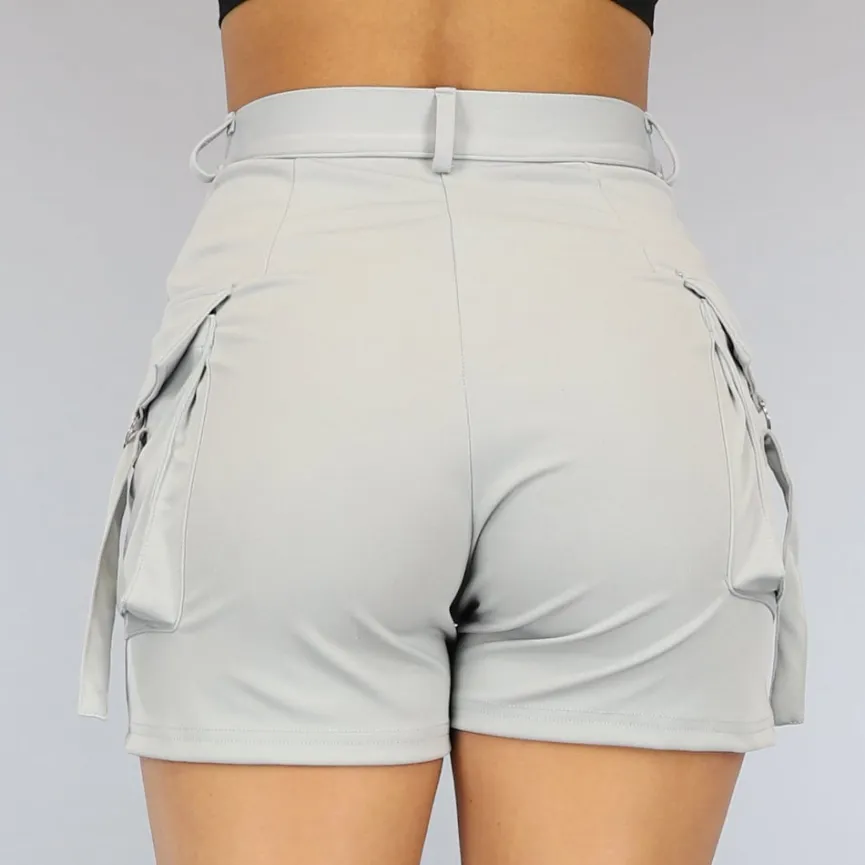 Lichtgrijs Cargo Short met Zilveren Details