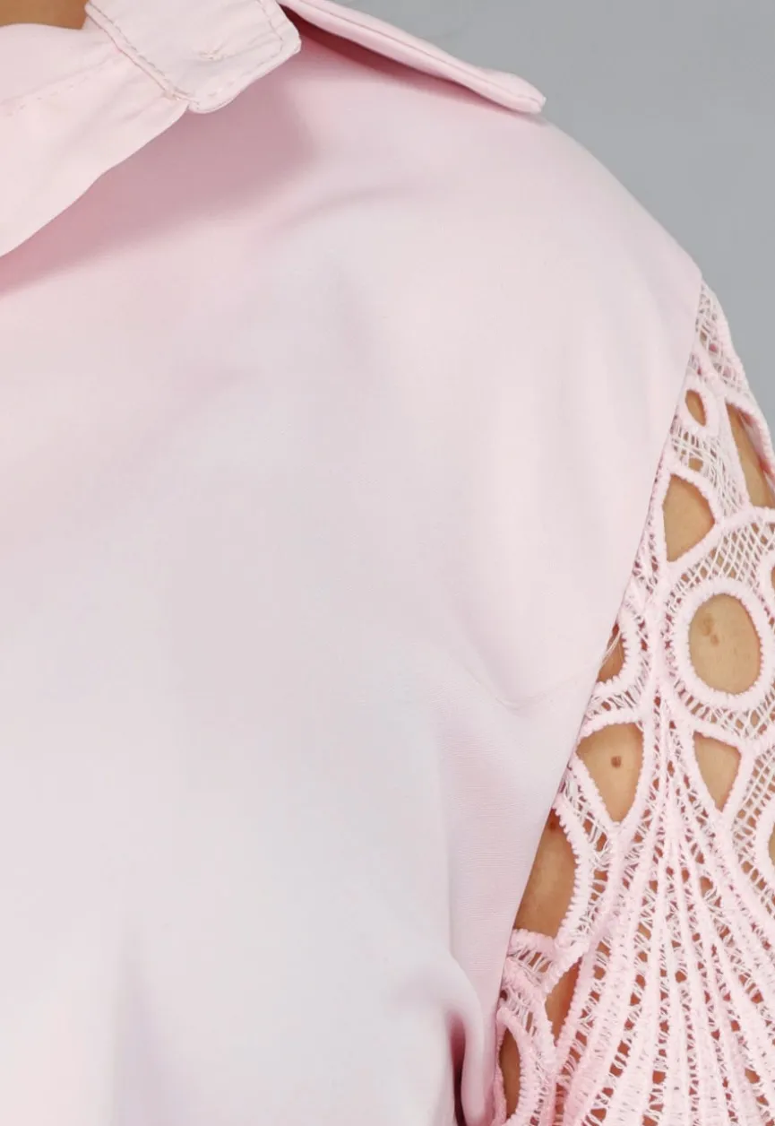 Lichtroze Blouse met Gehaakte Pauwveer Patroon Mouwen