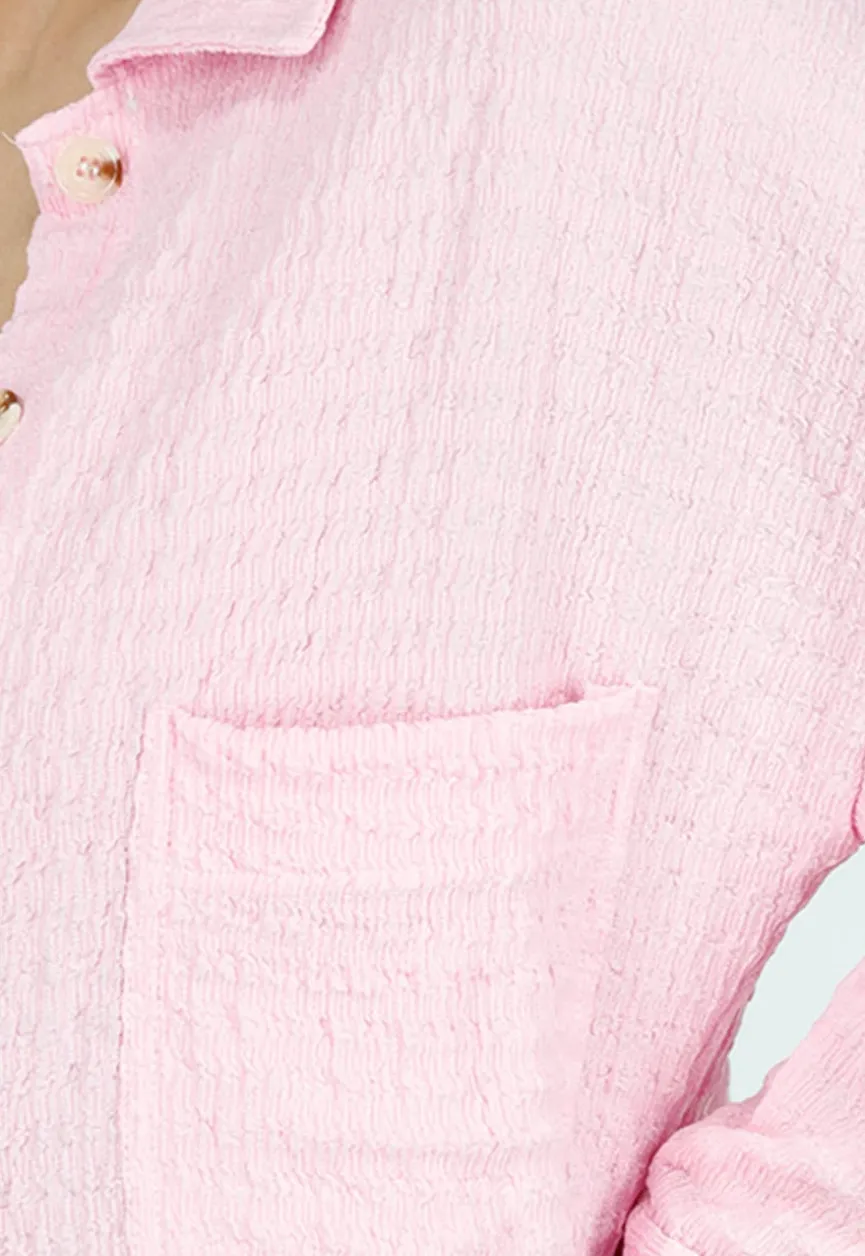 Lichtroze Crinkle Stretch Set met Rechte Broek en Doorknoop Blouse van Luchtige Stof