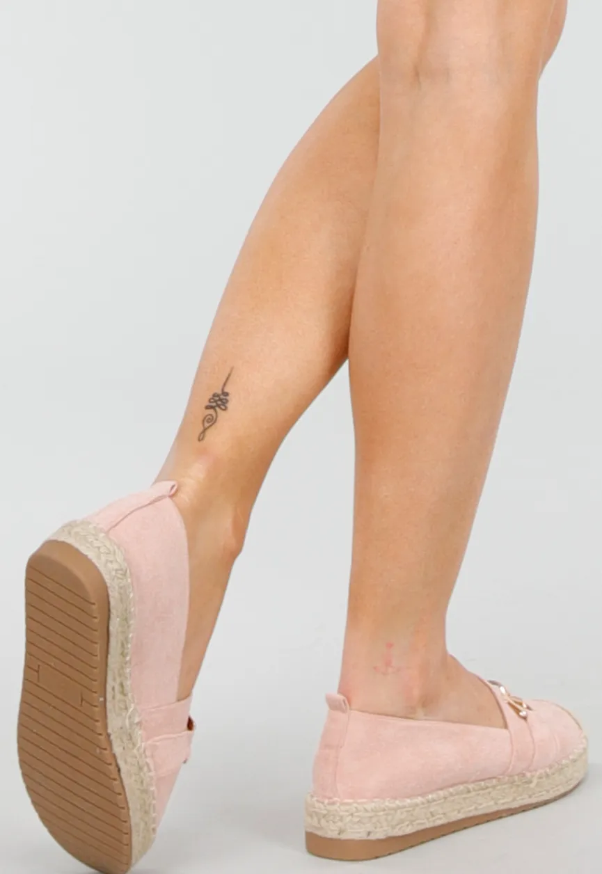 Lichtroze Espadrilles van Suèdelook met Gevlochten Zool en Gouden Bit