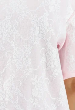 Lichtroze Kanten T-shirt met Korte Mouwen en Ronde Hals