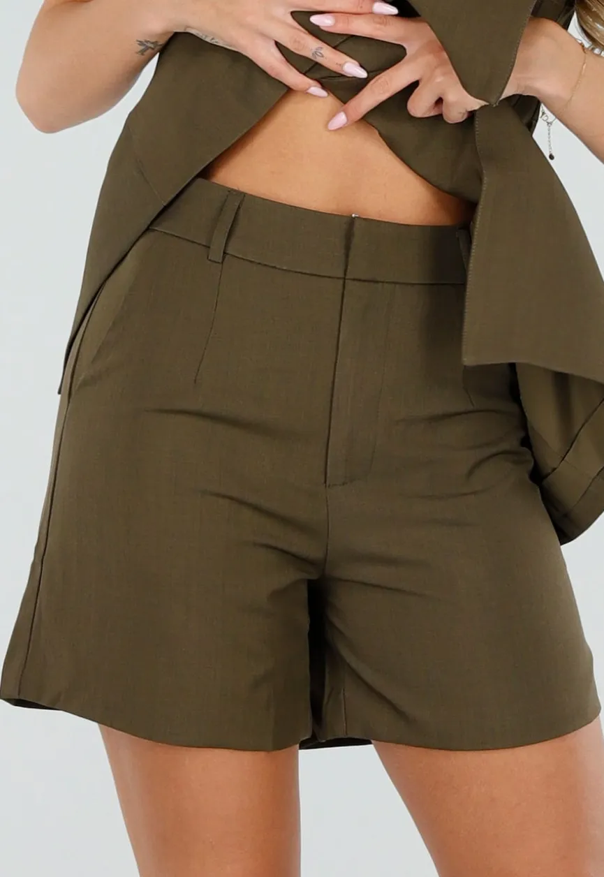 Mosgroene Matchende Set met Gilet, Short en Smal Riempje
