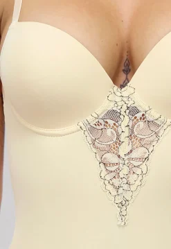 Nude Corrigerende Bodysuit met Voorgevormde Cups