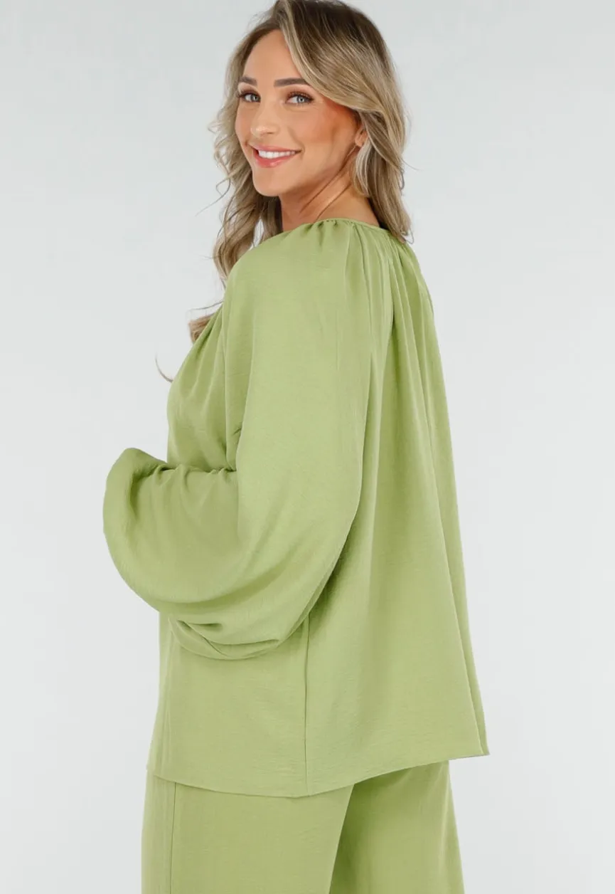 Olijfgroene Blouse met V-hals en Geknoopte Koordjes