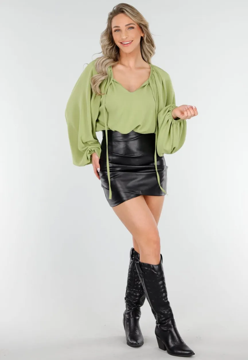 Olijfgroene Blouse met V-hals en Geknoopte Koordjes