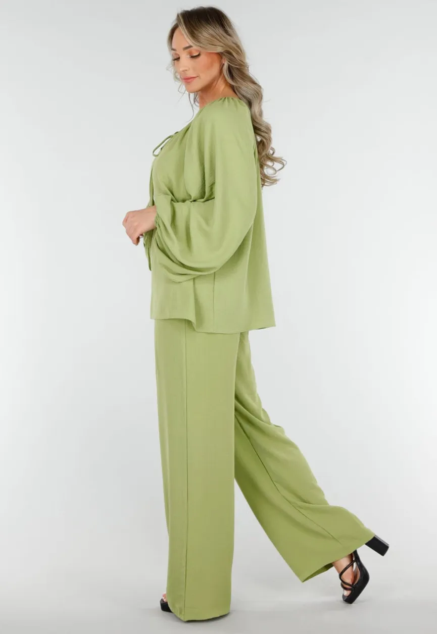 Olijfgroene Blouse met V-hals en Geknoopte Koordjes
