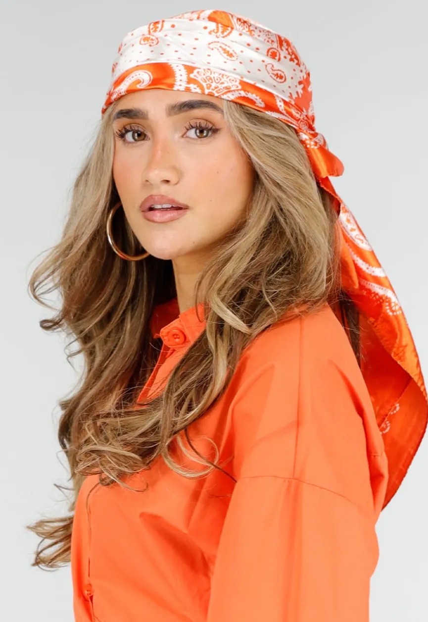 Oranje Bandana Sjaal met Witte Paisley Print