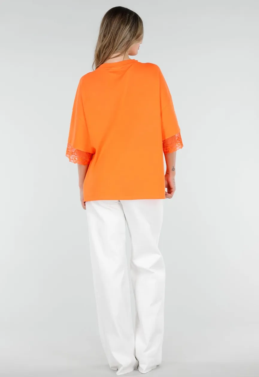 Oranje Oversized T-Shirt met Borduursel en Kanten Mouwen