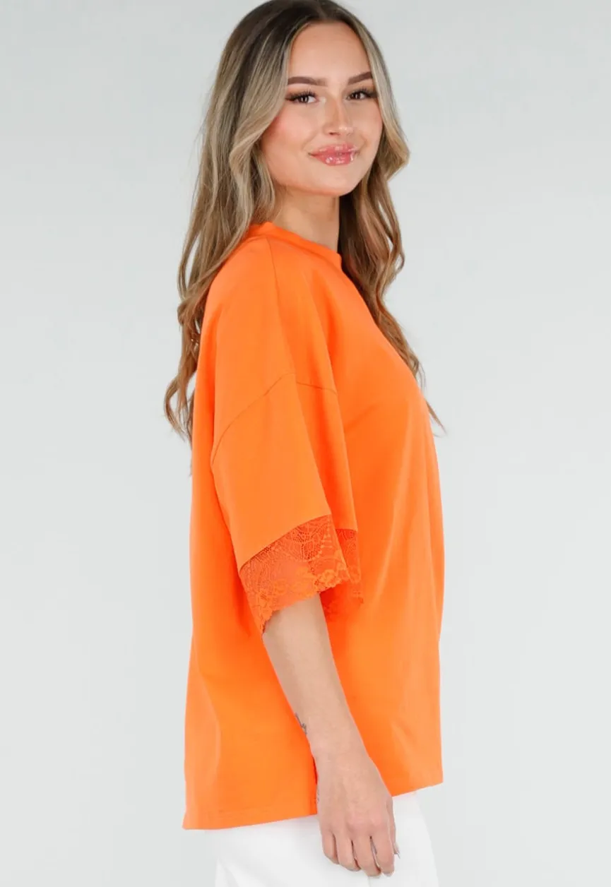 Oranje Oversized T-Shirt met Borduursel en Kanten Mouwen