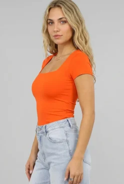 Oranje Shortsleeve Top met Vierkante Hals