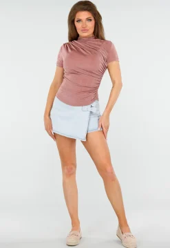 Oudroze Top met Gedrapeerde Details en Subtiele Glans