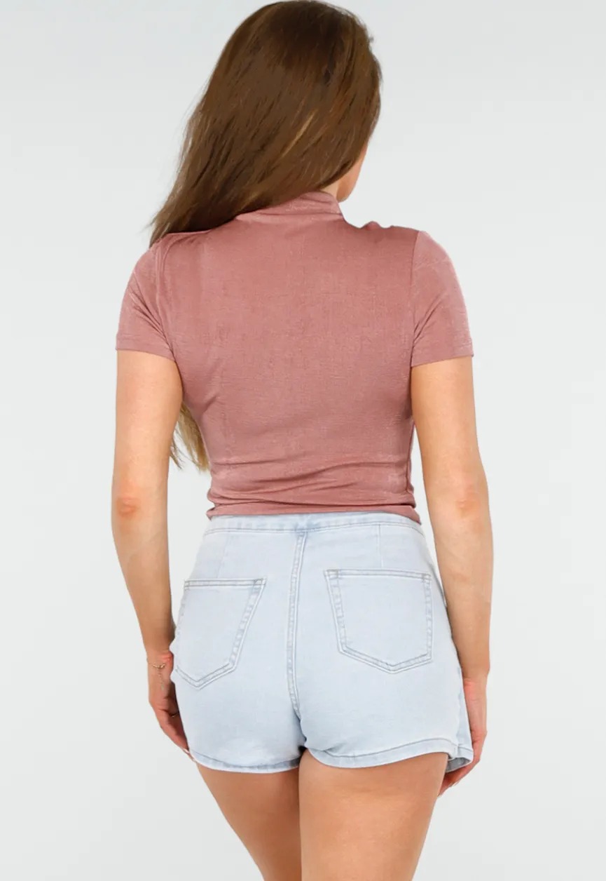 Oudroze Top met Gedrapeerde Details en Subtiele Glans