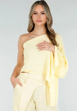 Pastel Gele One Shoulder Top met Wijde Mouwen