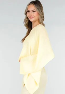 Pastel Gele One Shoulder Top met Wijde Mouwen