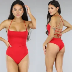 Rode Bodysuit met Open Rug en Strap Details
