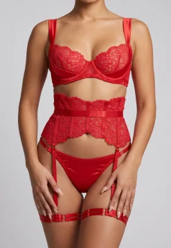 Rode Kanten Lingerie Set met Jarretelgordel en String