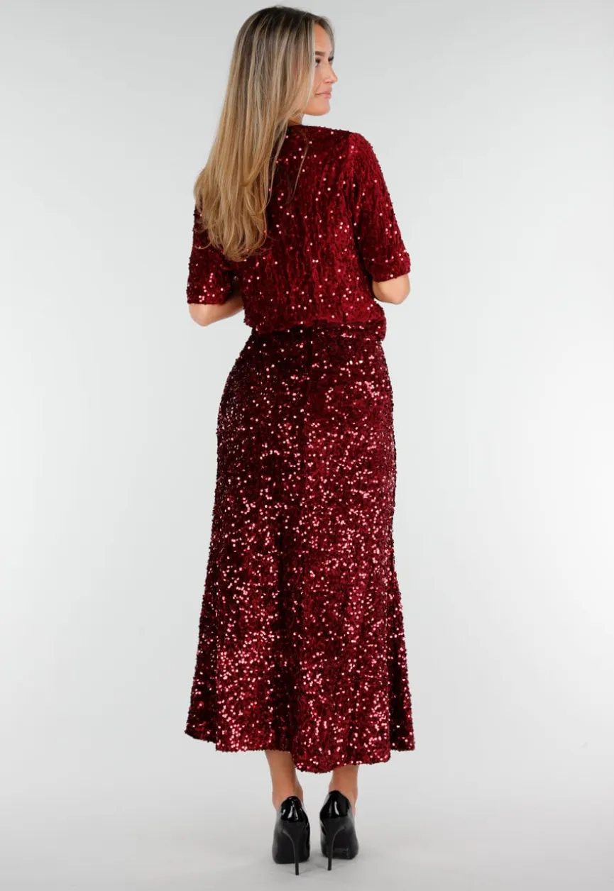 Rode Midi Rok met All Over Pailletten en Subtiele Uitlopende Zoom