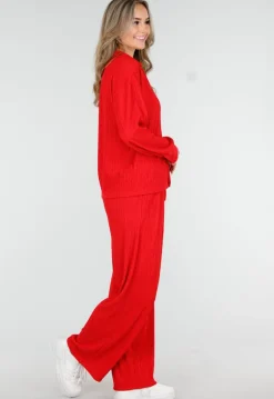 Rode Plissé Two Piece Set met Losvallende Blouse en Rechte Broek