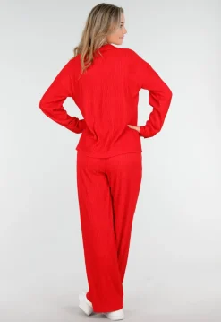 Rode Plissé Two Piece Set met Losvallende Blouse en Rechte Broek