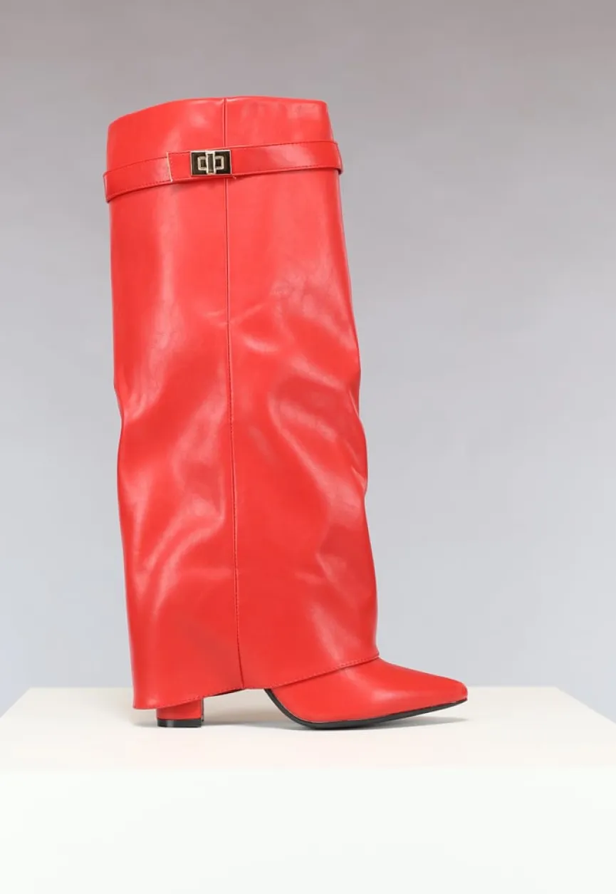 Rode Statement Boot met Omslag