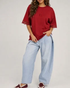 Rood Oversized T-Shirt met Kantmouwen en Borduring