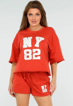Rood Varsity Setje met T-Shirt en Korte Broek in Sportieve Stijl