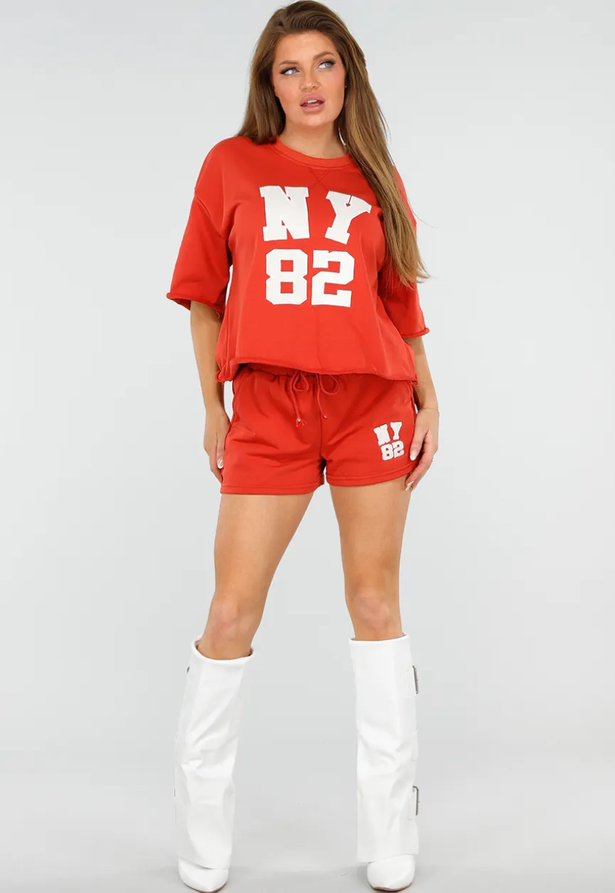Rood Varsity Setje met T-Shirt en Korte Broek in Sportieve Stijl
