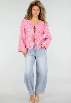 Roze Blouse met Rode Bloemenprint en Striksluiting Voor