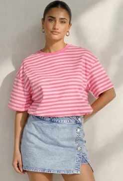 Roze Gestreept T-shirt met Korte Mouwen en Ronde Hals