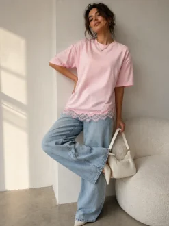 Roze Oversized T-Shirt met Kantzoom