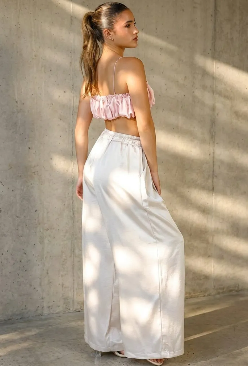 Roze Satijnen Cropped Top met Spaghettibandjes en Geplooid Detail