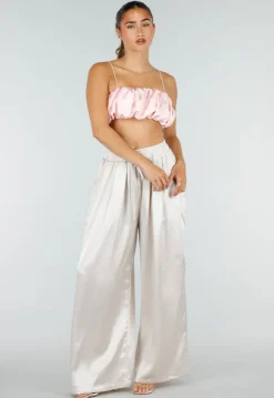 Roze Satijnen Cropped Top met Spaghettibandjes en Geplooid Detail