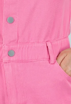 Roze Stretch Distressed Denim Playsuit met Knoopsluiting en Riemlussen