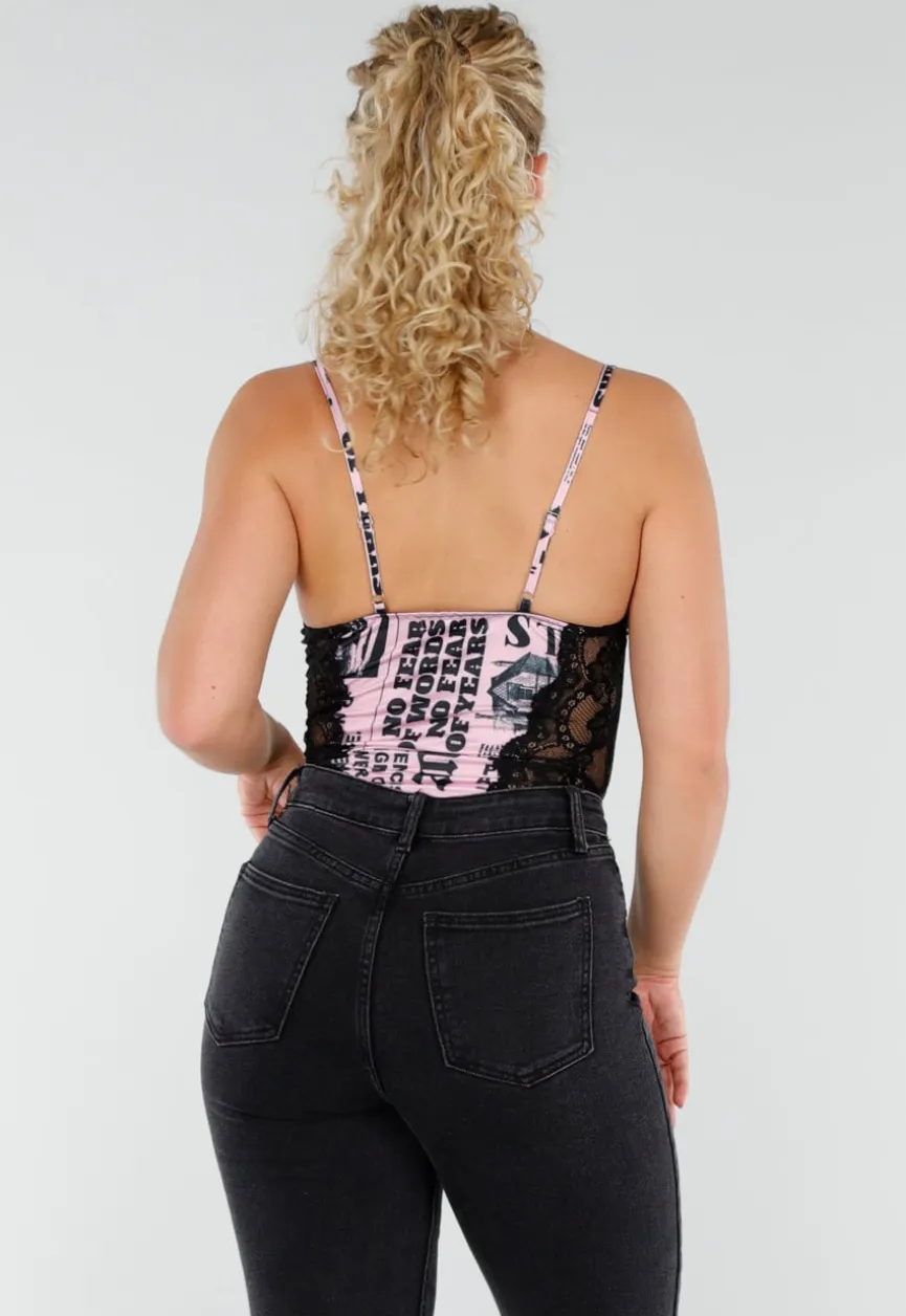 Roze Zwarte Body met Krantenprint en Kantdetails