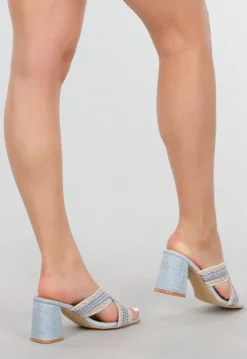 Sandalen met Vierkante Neus, Lichtblauwe Gevlochten Banden en Blokhak