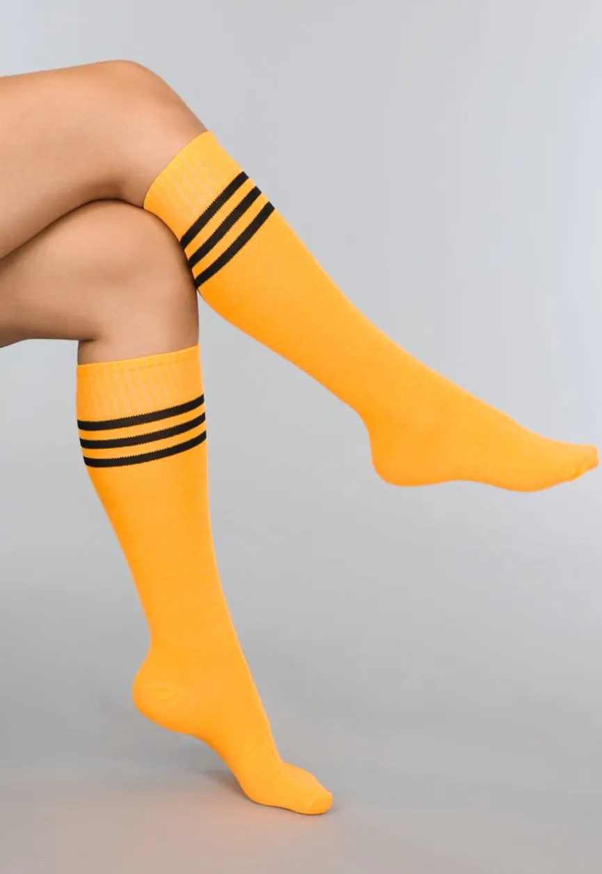 Sporty Oranje Kousen met Zwarte Strepen