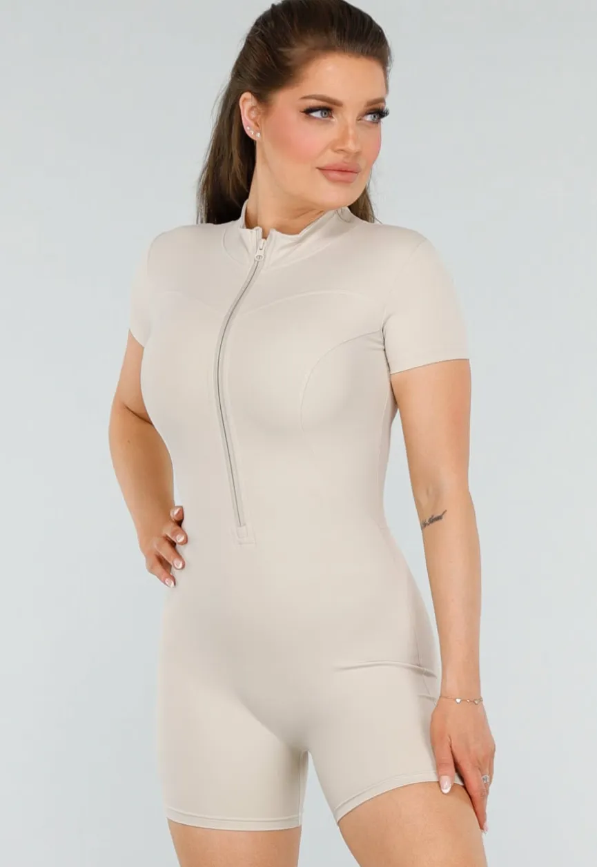 Stijlvolle Beige Sport Playsuit met Ritssluiting
