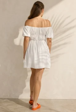Stijlvolle Off-Shoulder Witte Jurk met Veel Stretch