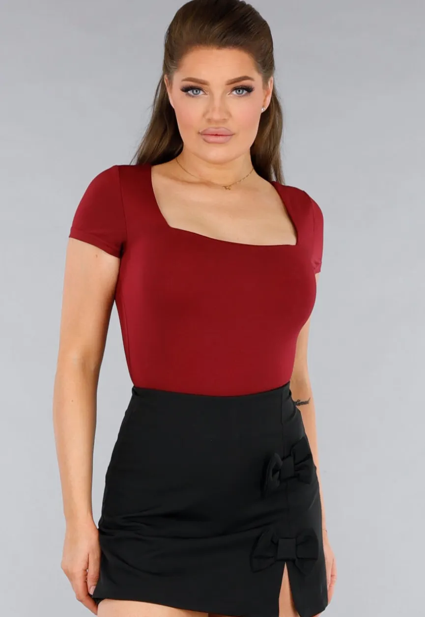 Stretchy Burgundy Shirt met Vierkante Hals en Korte Mouwen