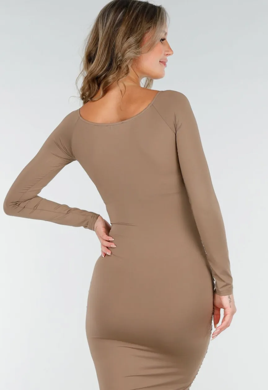 Taupe Jurk met Overslag, Ruches en Stretch