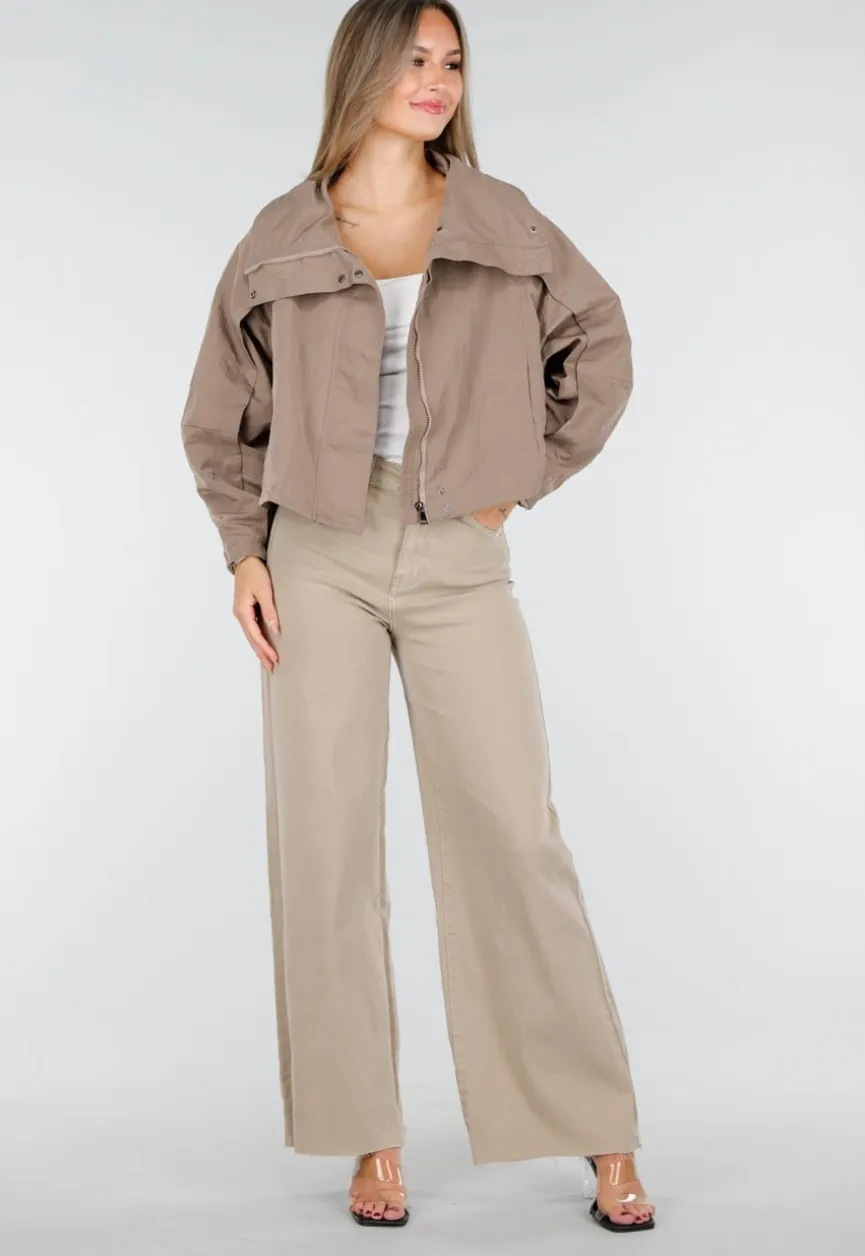 Taupekleurig Cropped Jack met Brede Overslagsluiting