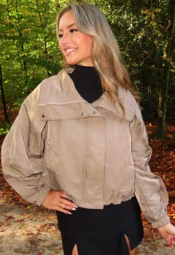 Taupekleurig Cropped Jack met Brede Overslagsluiting