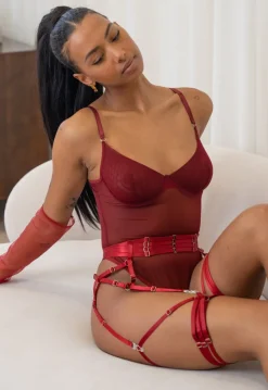 Wijnrode Doorschijnende Lingerie Set met Handschoenen