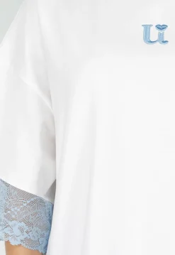 Wit Oversized T-Shirt met Blauw Kant